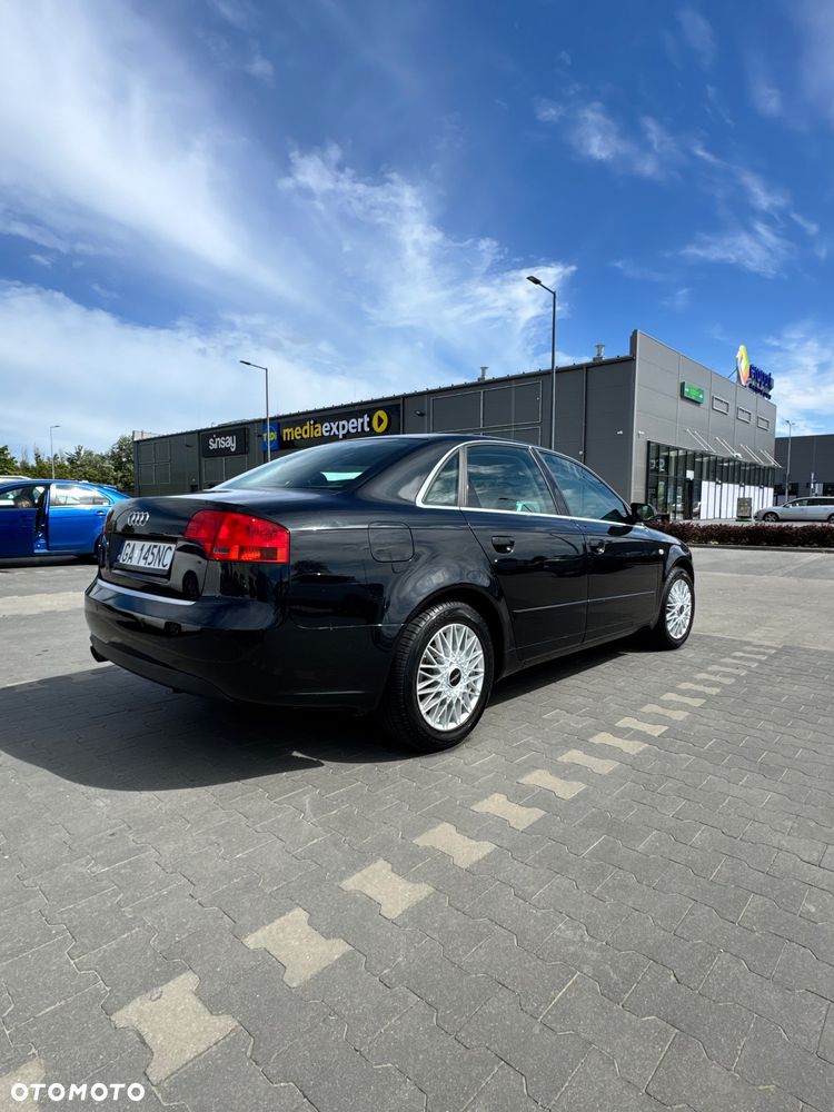 Audi A4 Limousine - 11