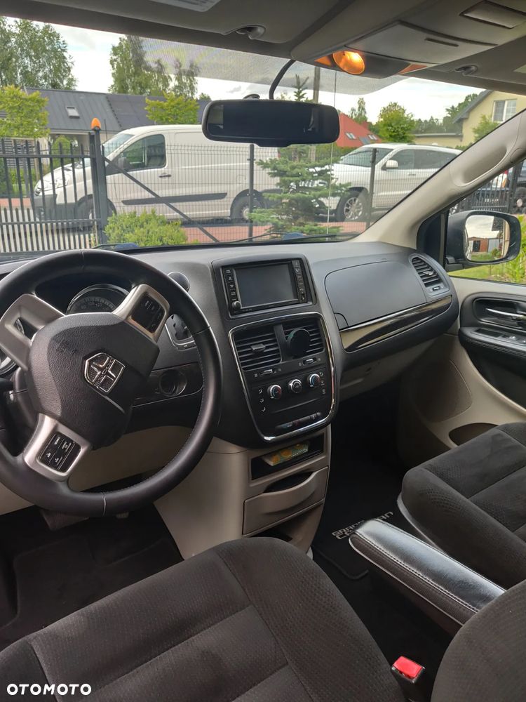 Dodge Caravan - 6