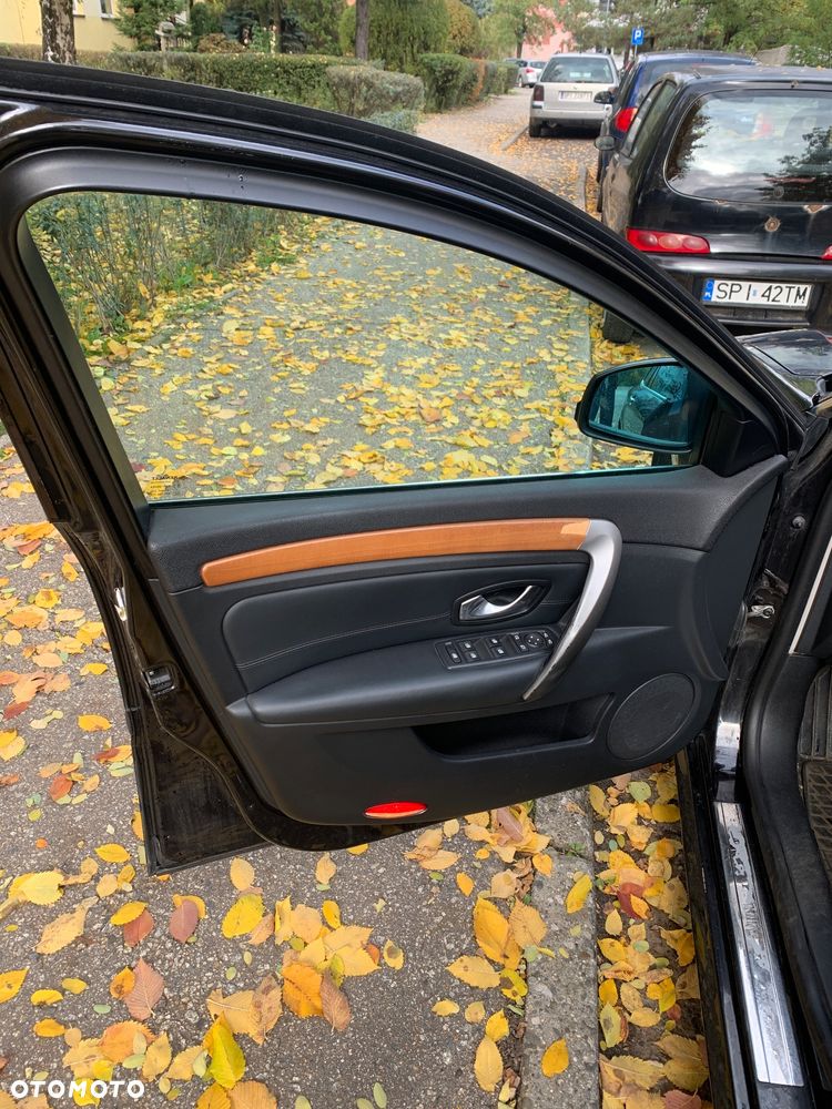 Renault Laguna 2.0 DCi FAP Initiale - 12