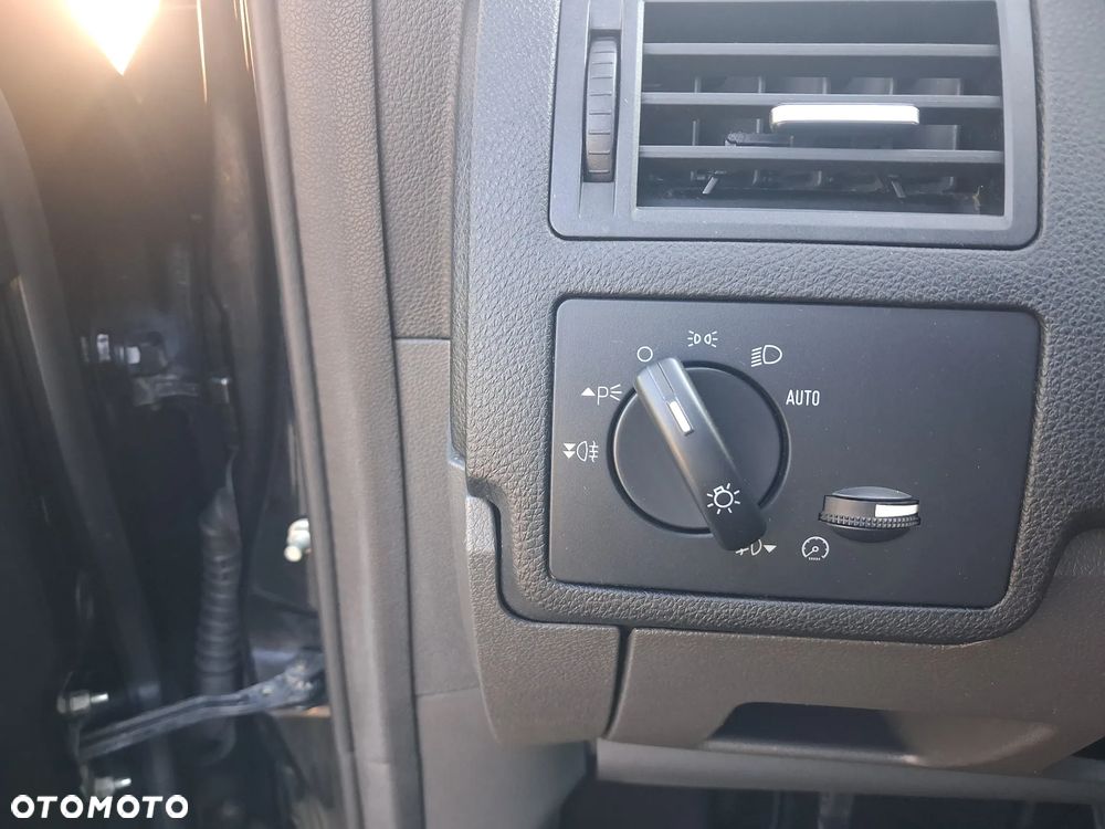 Ford Kuga 2.0 TDCi 2x4 Titanium - 24