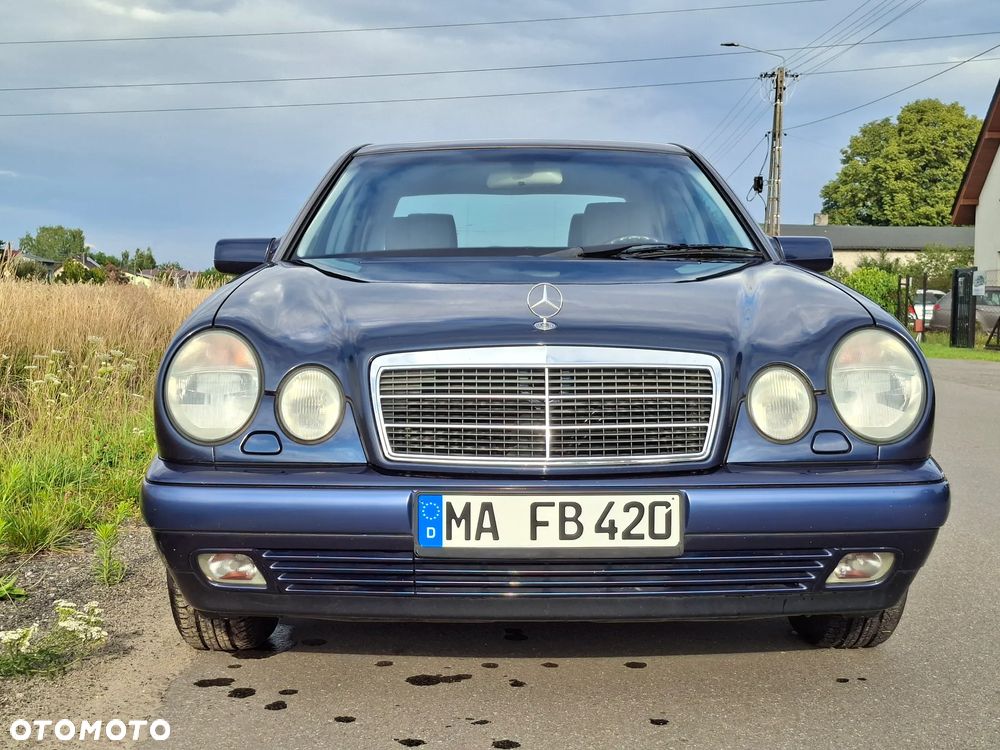 Mercedes-Benz Klasa E 240 Classic - 2