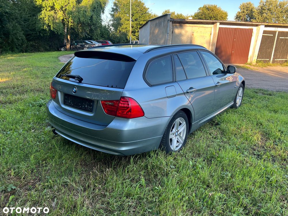 BMW Seria 3 320i - 4