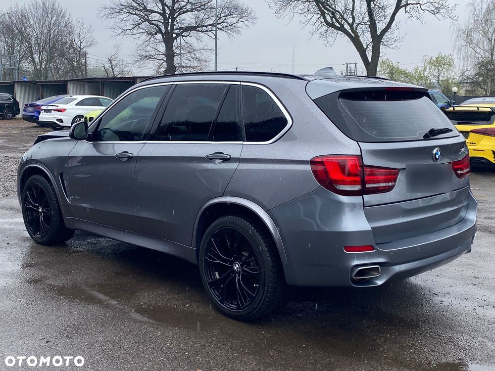 BMW X5 xDrive50i Sport-Aut - 2