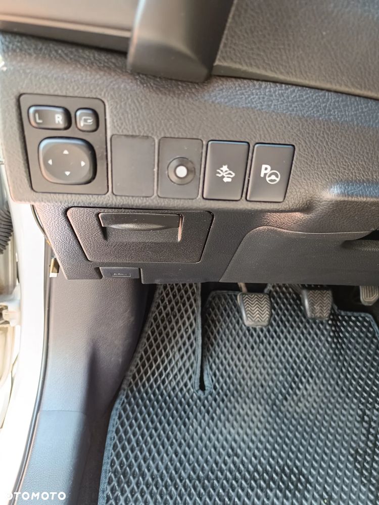 Toyota Auris 1.6 D-4D Prestige - 30
