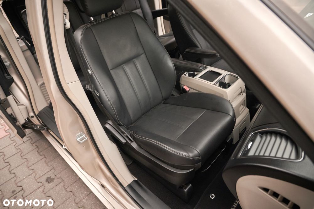 Chrysler Town & Country 3.6 Limited - 28