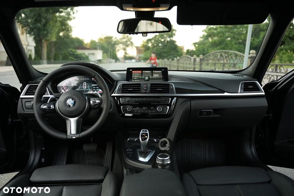BMW Seria 3 330i xDrive Edition M Sport Shadow - 7