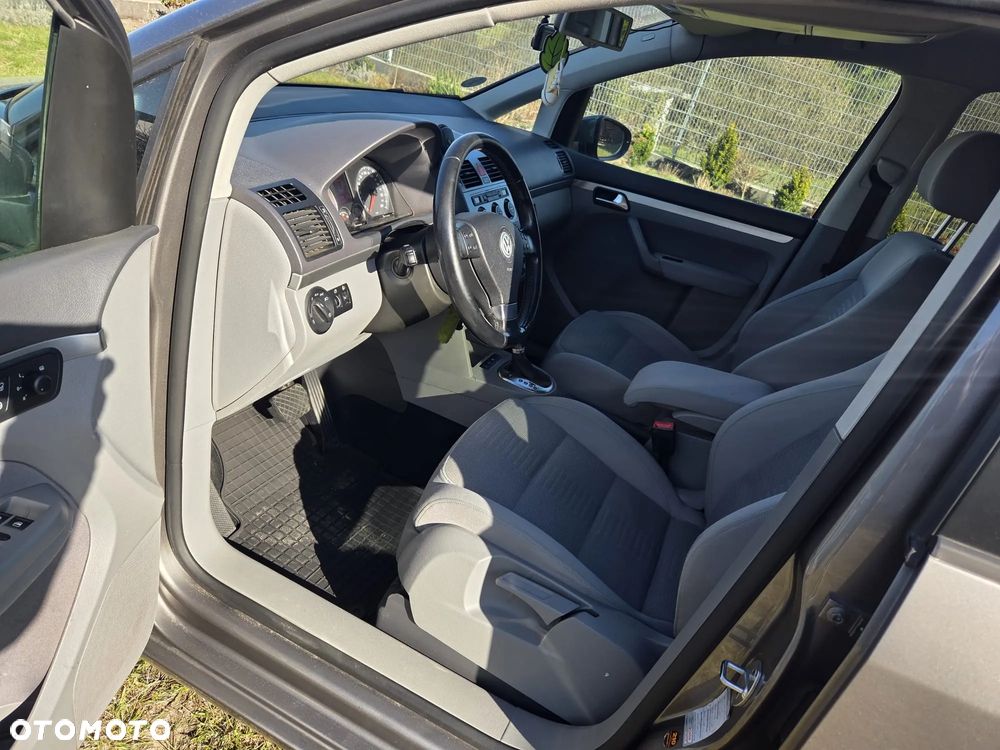 Volkswagen Touran 2.0 TDI DPF Highline DSG - 8