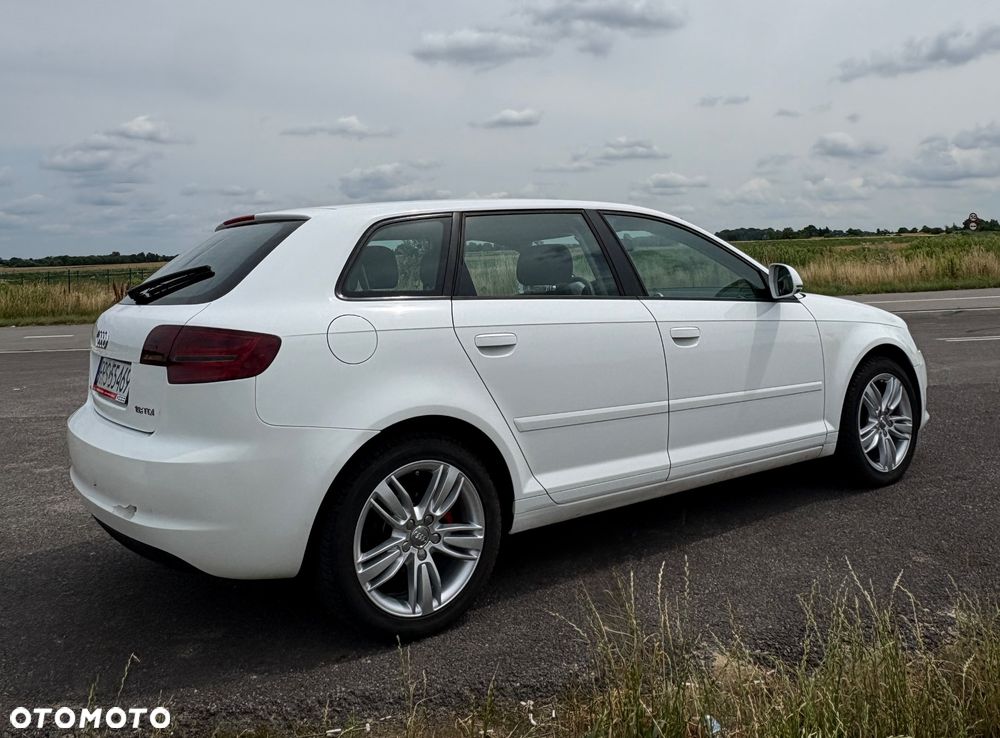 Audi A3 Sportback 1.6 TDI DPF Attraction - 8