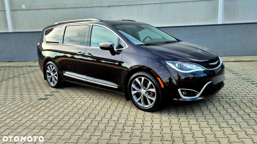 Chrysler Pacifica - 1