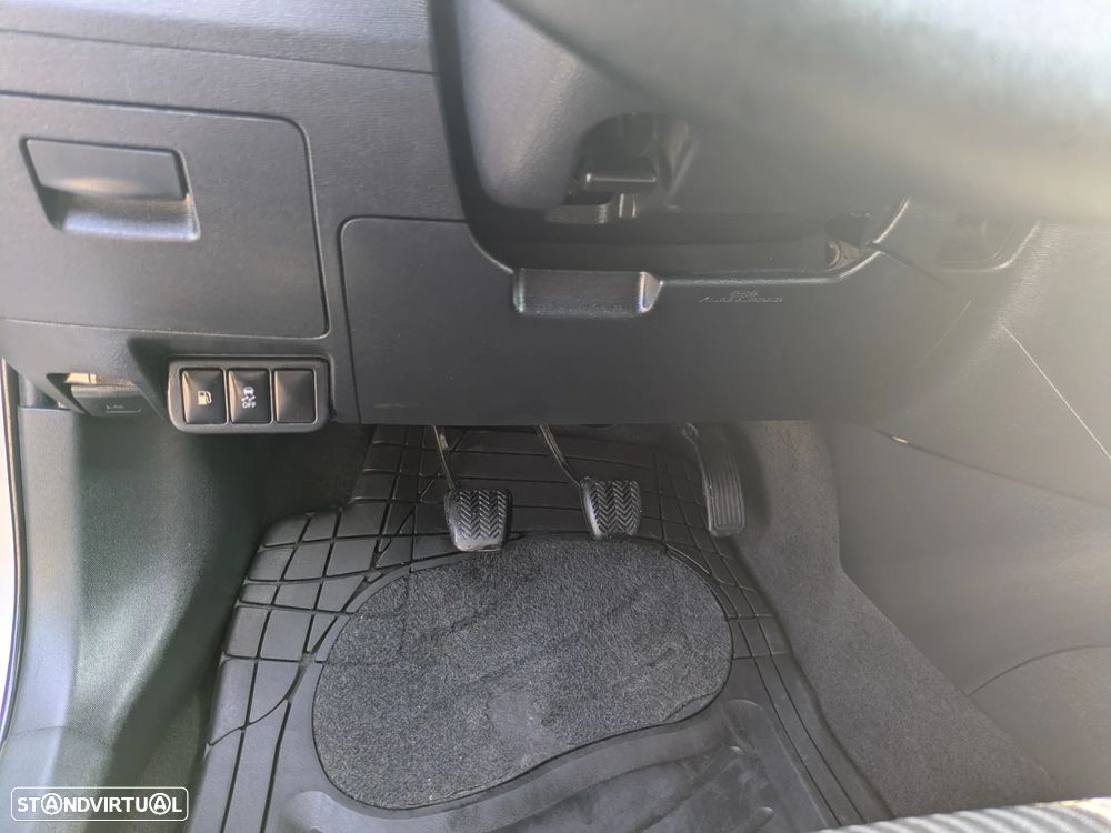 Toyota Avensis SW 2.0 D-4D Premium Sport+GPS - 10