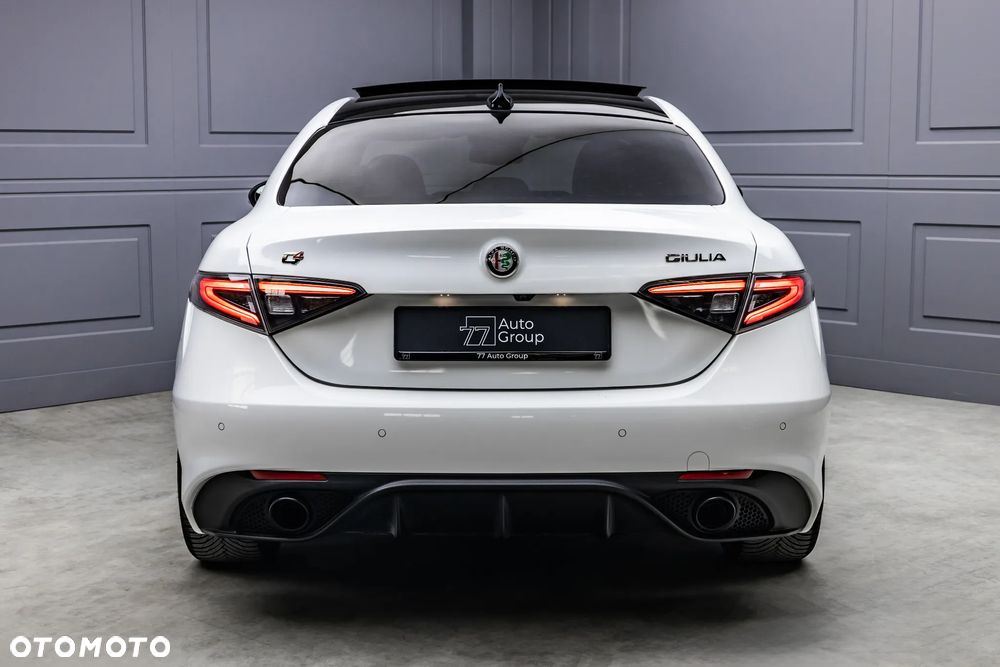 Alfa Romeo Giulia 2.0 Turbo 16V AT8-Q4 Veloce - 13