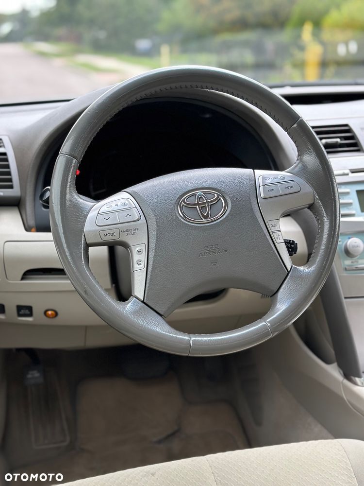 Toyota Camry ver-2-4-hybrid - 11