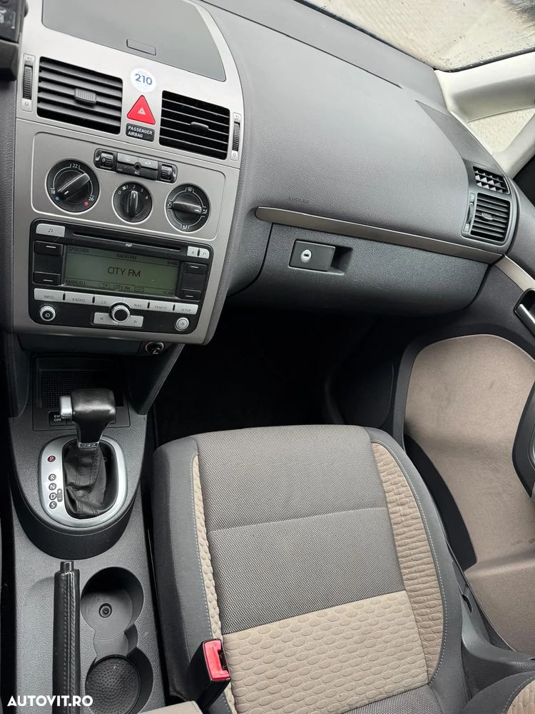 Volkswagen Touran 2.0 TDI DPF DSG Cross - 19