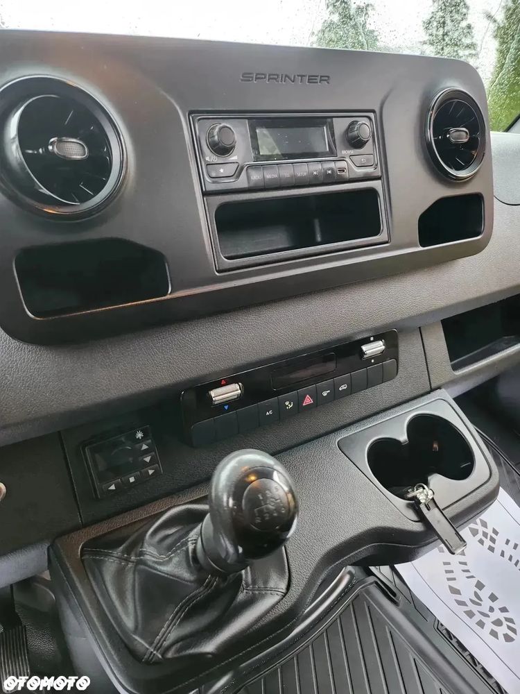 Mercedes-Benz Sprinter - 16