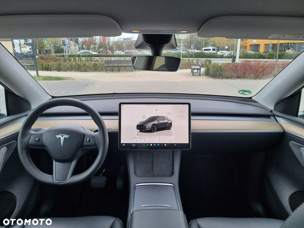 Tesla Model Y Long Range AWD - 24