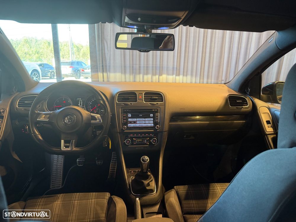 VW Golf 2.0 TDi DPF GTD - 25