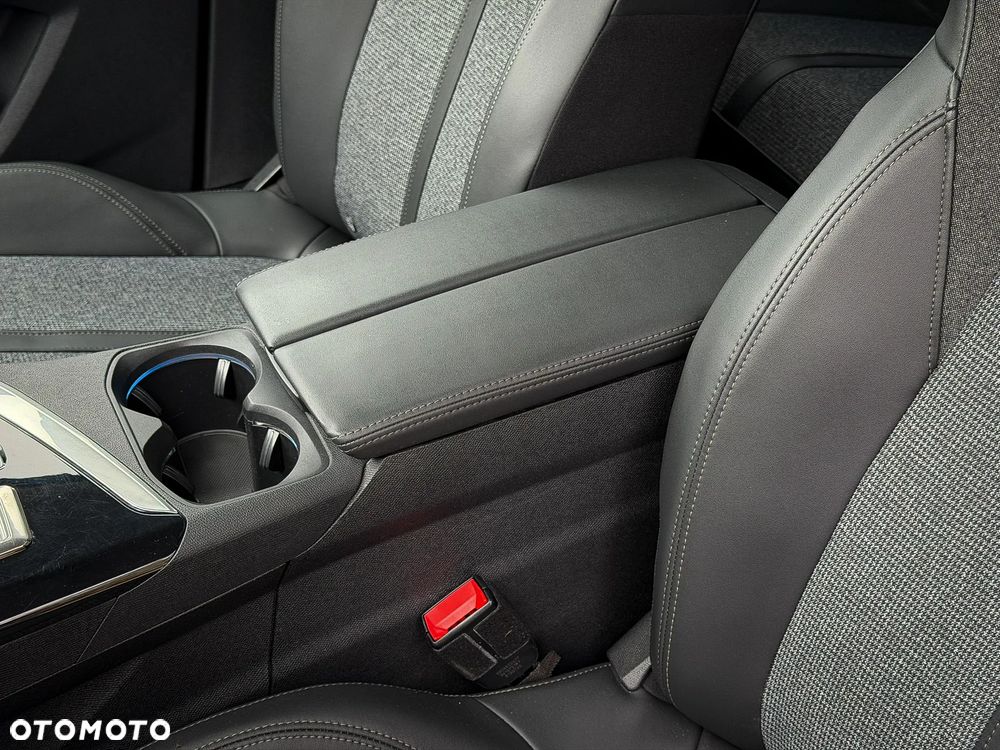 Peugeot 3008 1.6 PureTech HYbrid Allure S&S EAT8 - 19