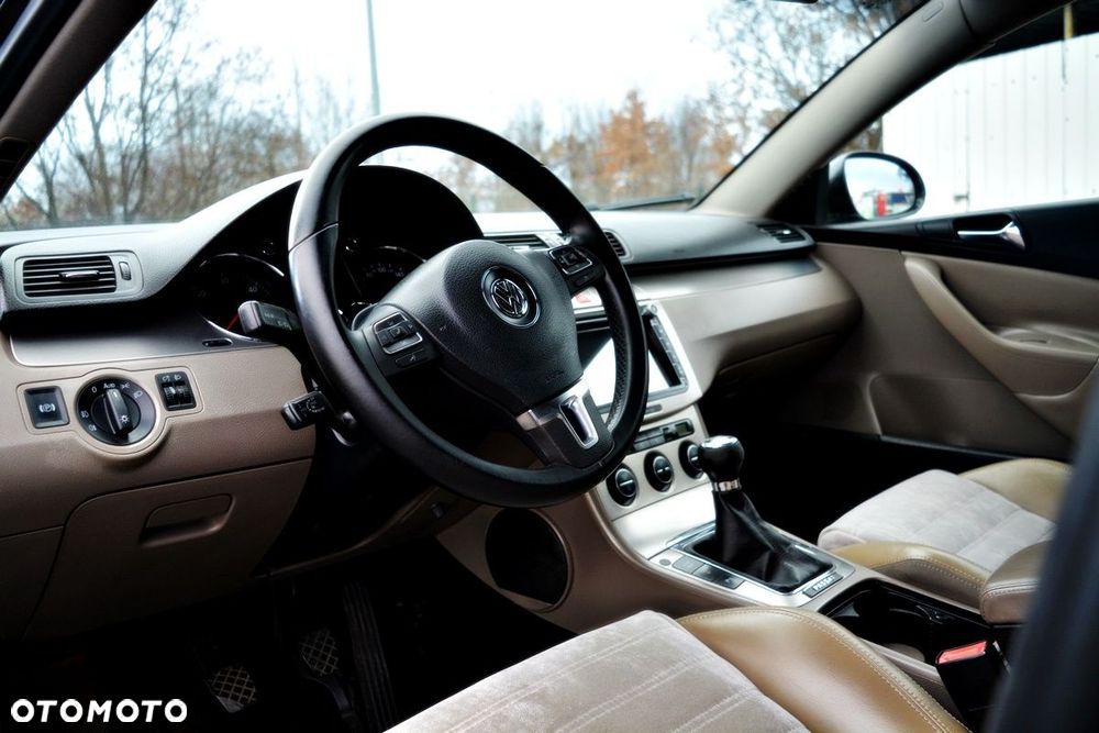Volkswagen Passat 2.0 TDI DPF Highline - 10