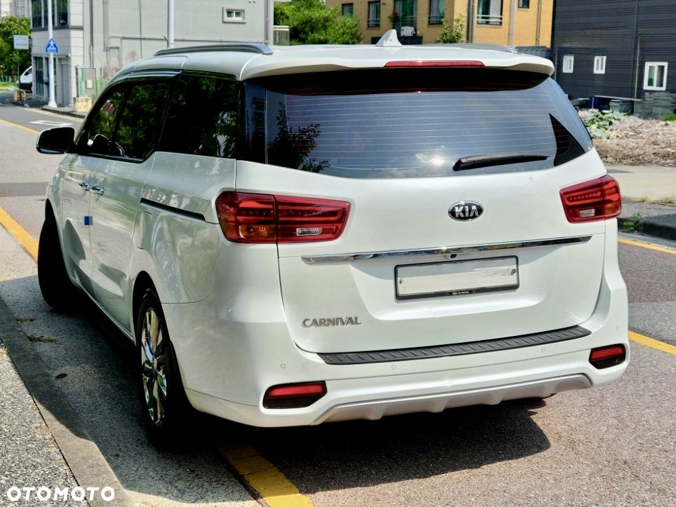 Kia Carnival - 3