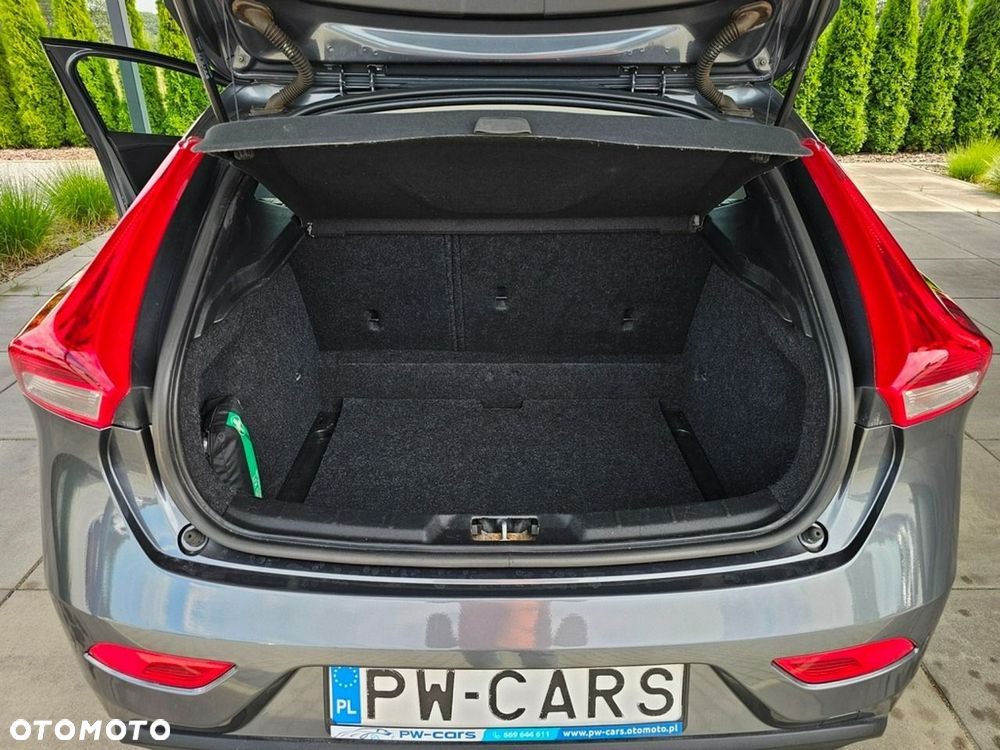 Volvo V40 D2 Momentum - 30