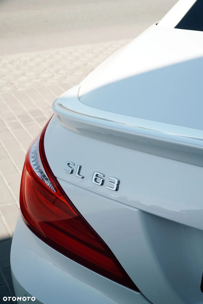 Mercedes-Benz SL 63 AMG - 35