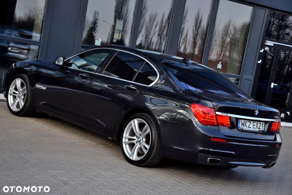 BMW Seria 7 750i - 4