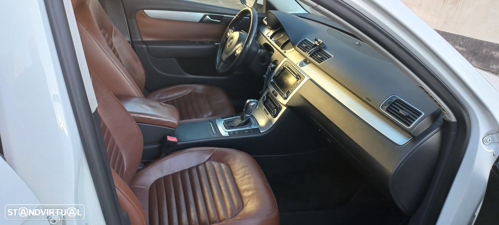 VW Passat Variant 2.0 TDi Highline Navig DSG - 4