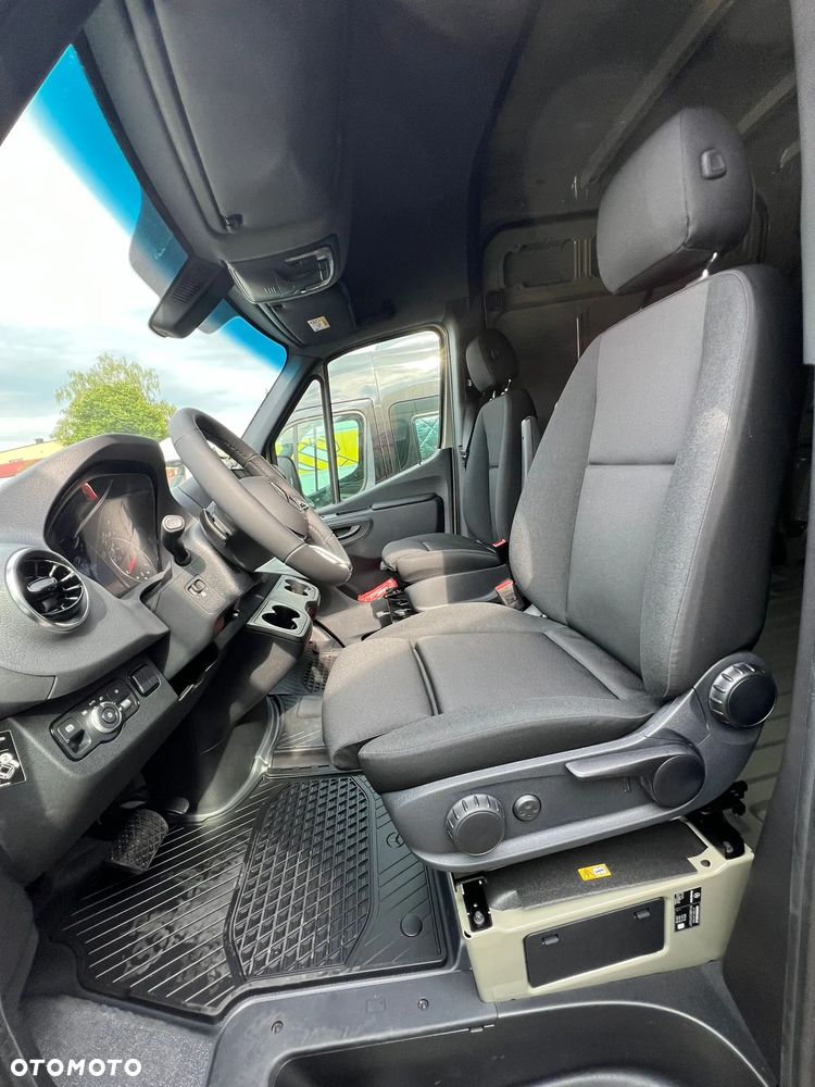 Mercedes-Benz Sprinter - 12