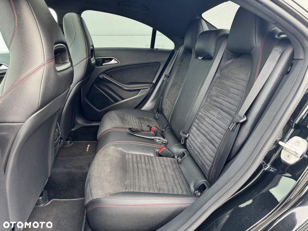 Mercedes-Benz CLA 200 7G-DCT AMG Line - 14