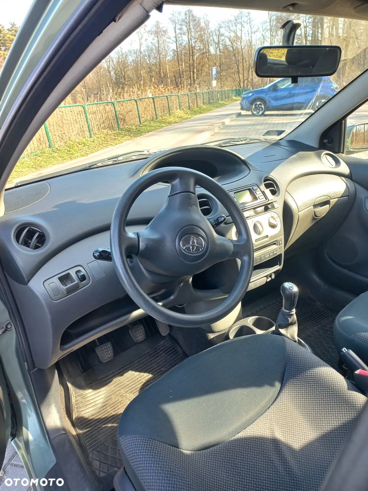 Toyota Yaris 1.0 Base - 15