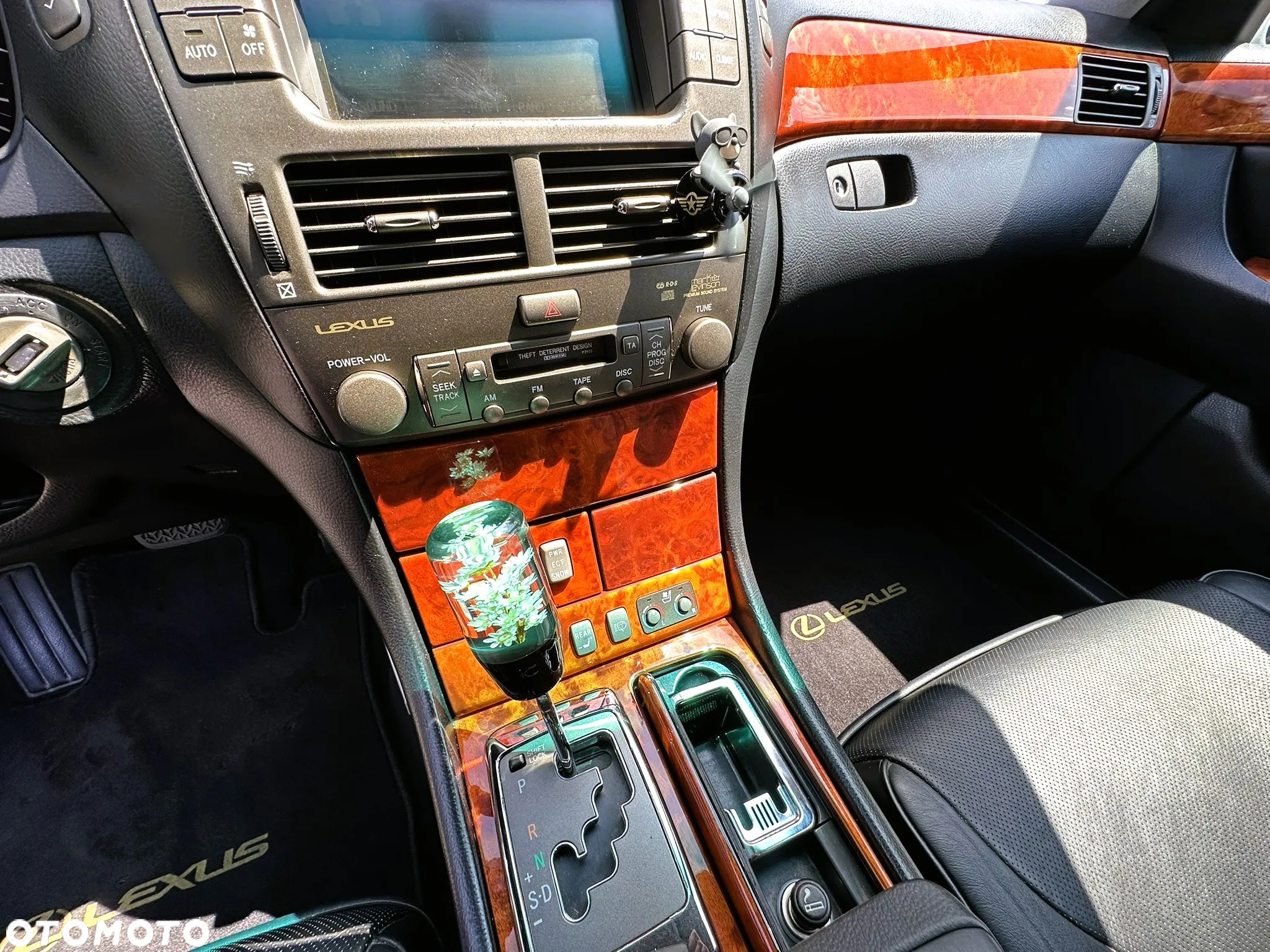 Lexus LS - 30