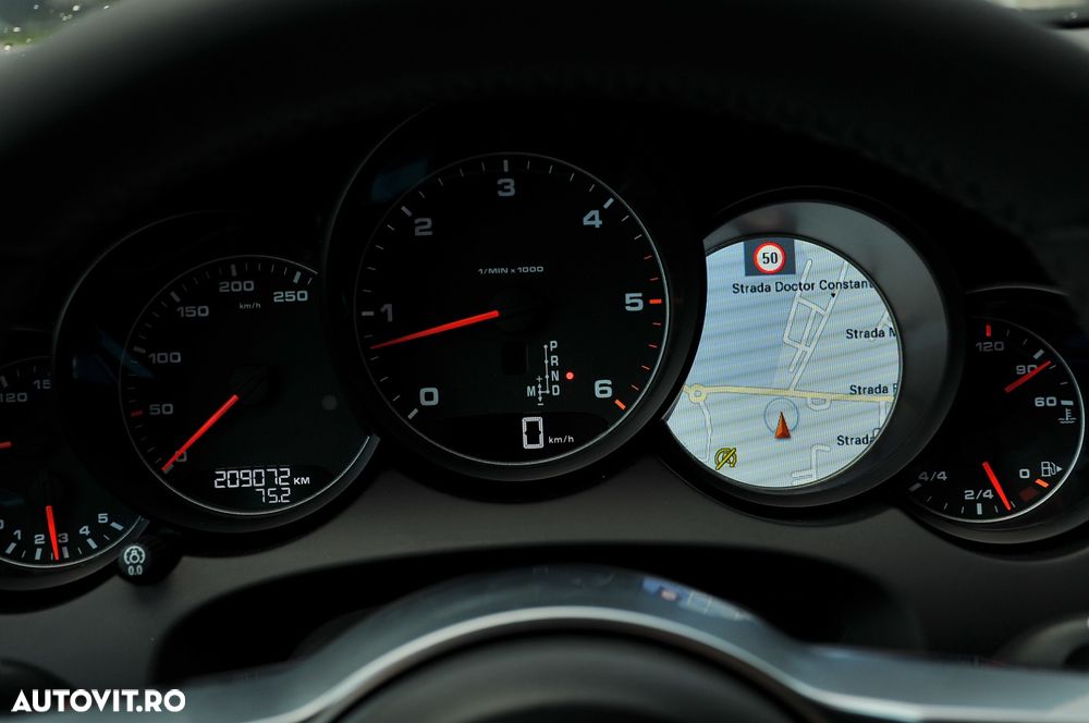 Porsche Cayenne Platinum Edition - 18