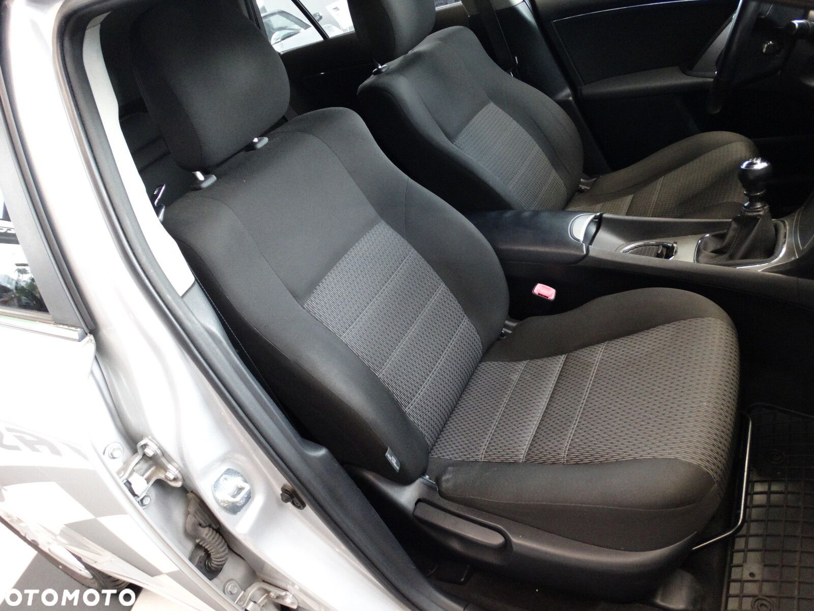 Toyota Avensis - 15
