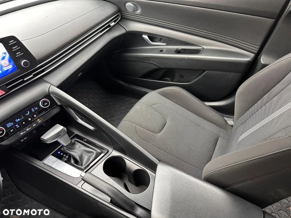 Hyundai Elantra 1.6 Modern CVT - 22