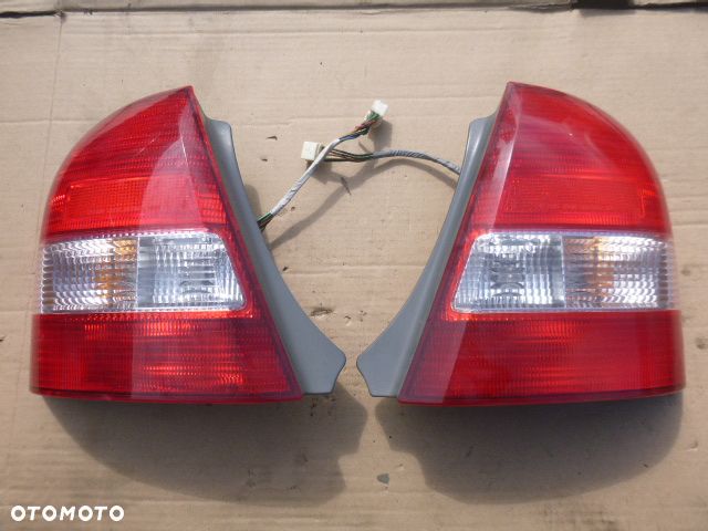 LAMPA LEWY TYŁ LEWA TYLNA PRAWY TYŁ PRAWA TYLNA KOMPLET MAZDA 323F SEDAN 98-03 - 2
