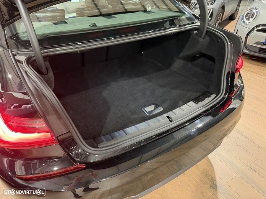 BMW 330 e Pack Desportivo M Auto - 30