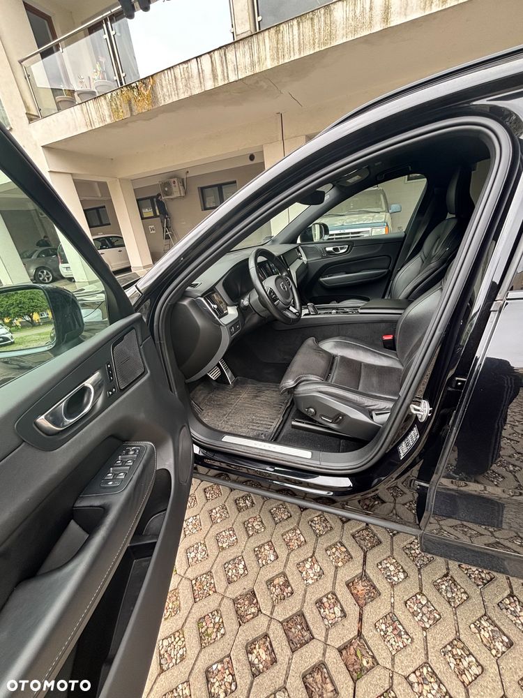 Volvo XC 60 B4 D AWD Plus Dark - 8