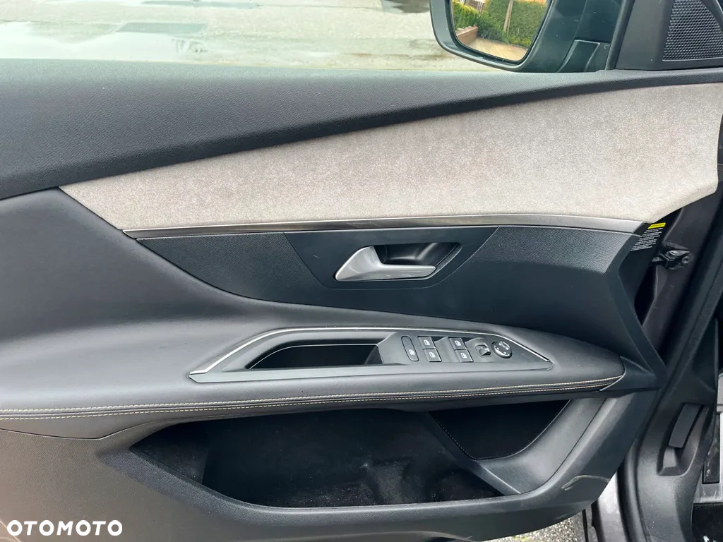 Peugeot 3008 1.6 PureTech HYbrid GT Line S&S EAT8 - 13