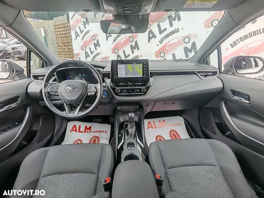 Toyota Corolla ver-sedan-1-8-hsd-dynamic - 2