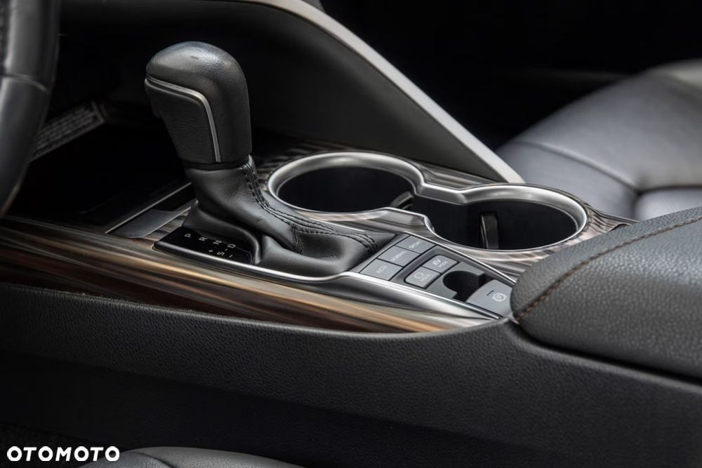 Toyota Camry 2.5 Hybrid Executive CVT - 10