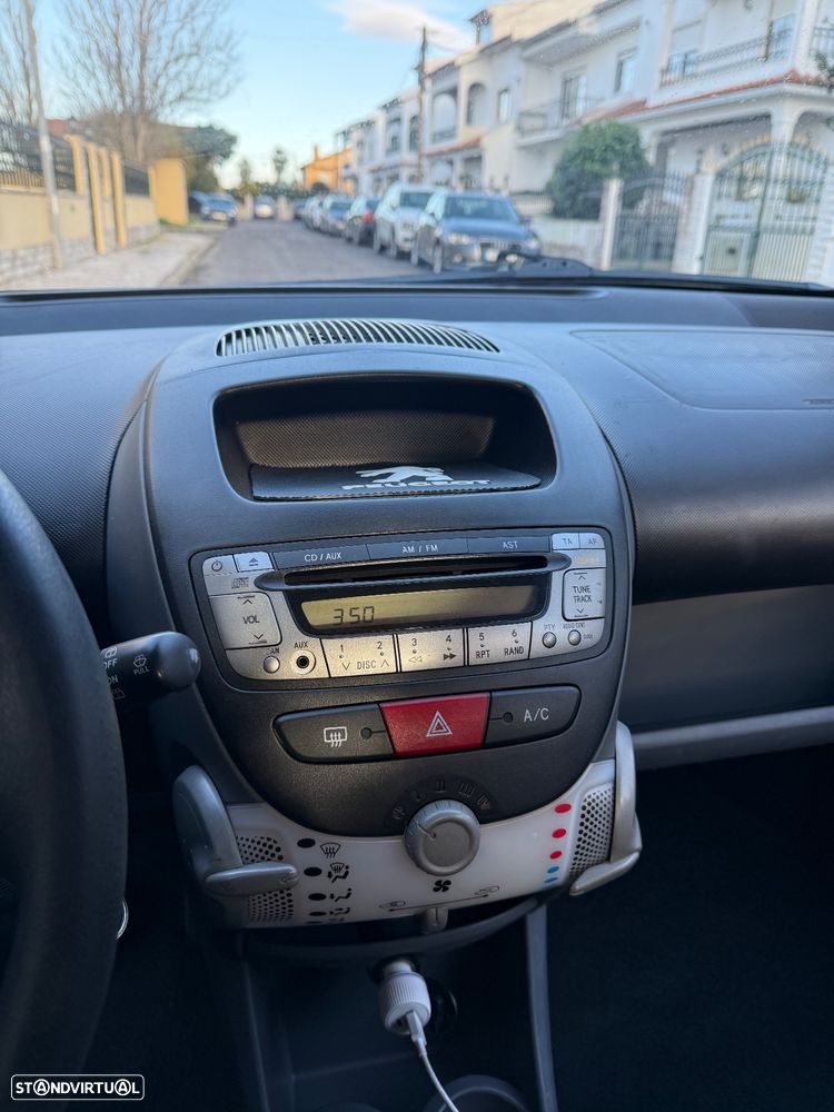 Peugeot 107 1.0 Black&Silver E5 - 23