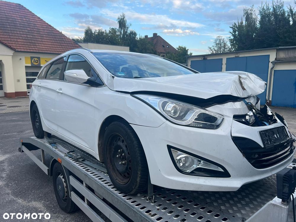 Hyundai i40 Kombi blue 1.6 Family - 1