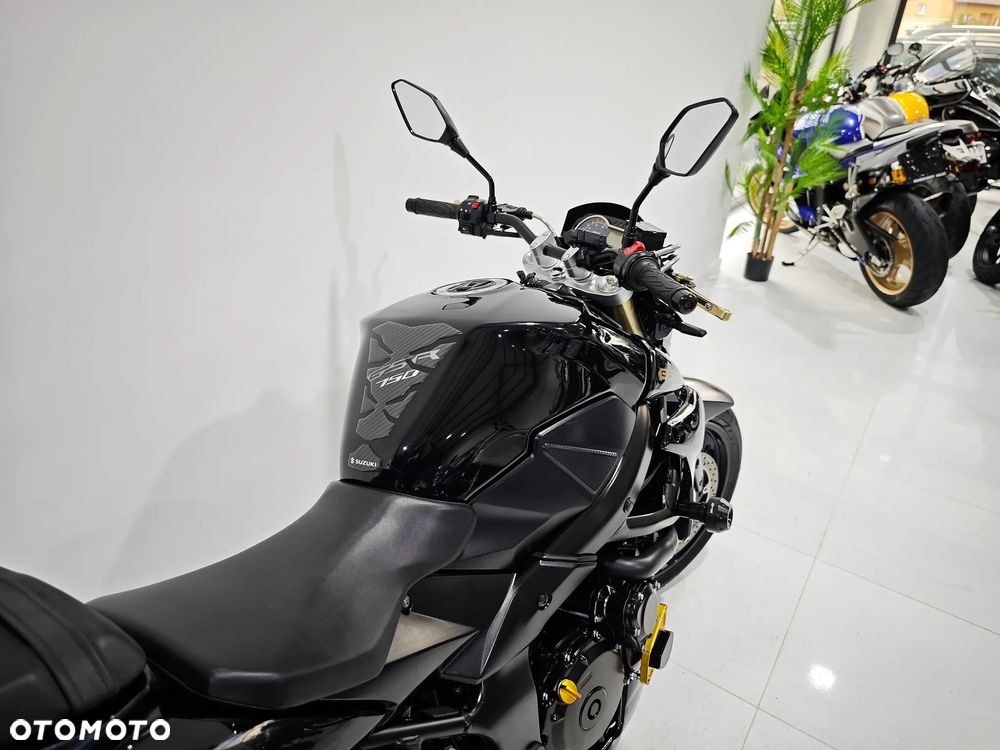Suzuki GSR - 9