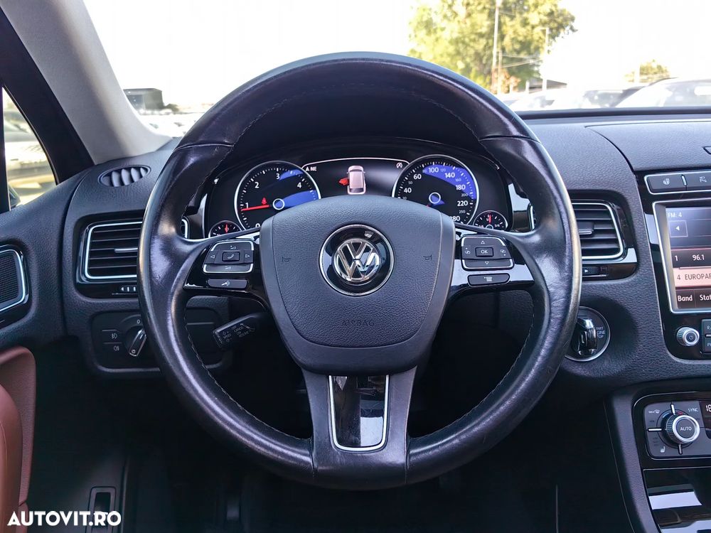 Volkswagen Touareg V6 TDI BMT Supreme Plus - 27