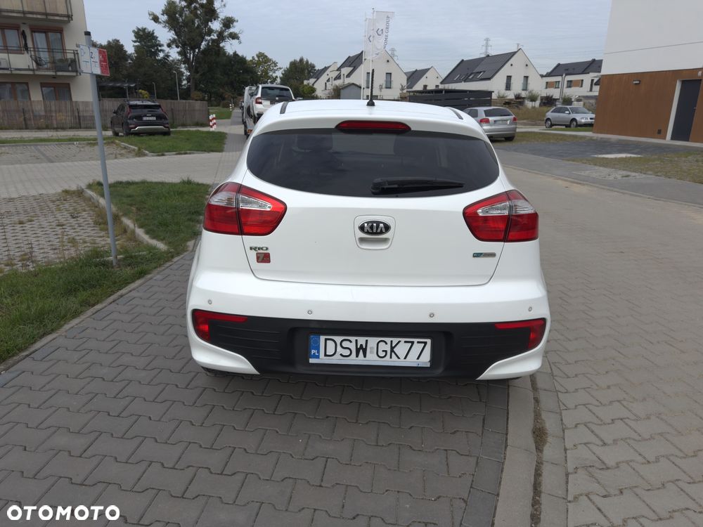Kia Rio - 4