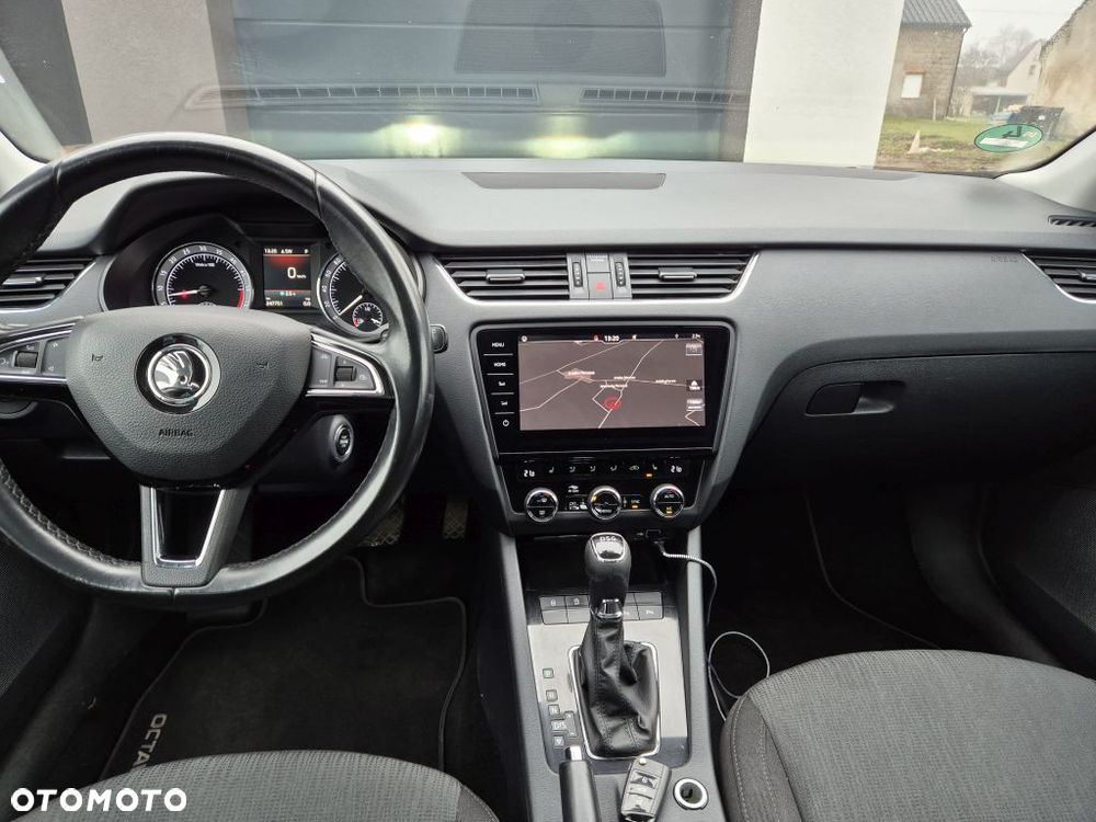 Skoda Octavia 1.6 TDI DSG Premium Edition - 8