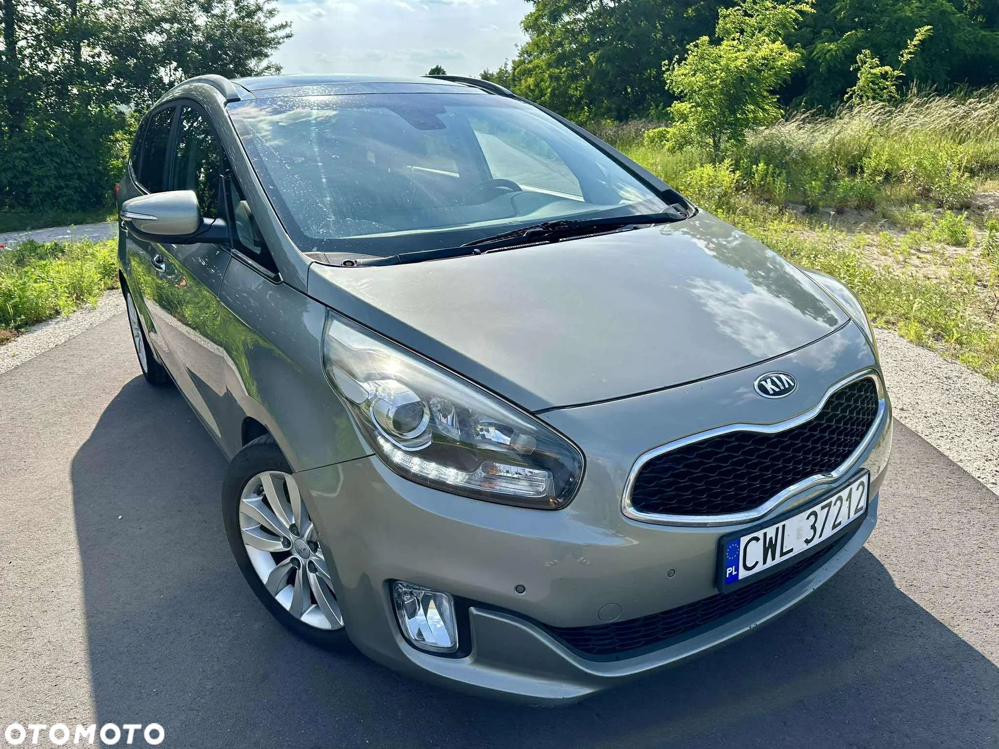 Kia Carens - 1