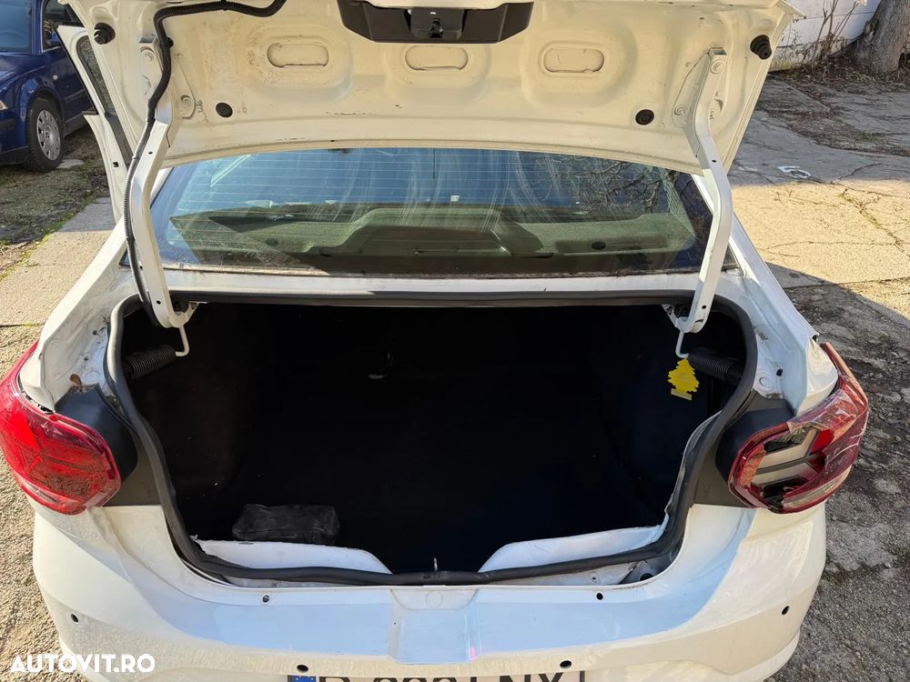 Dacia Logan TCe 90 Essential - 16