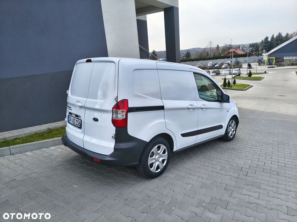 Ford Tourneo Courier 1.5 TDCi S&S Trend - 4