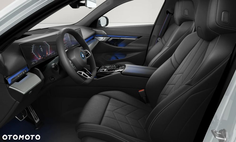 BMW Seria 5 550e xDrive PHEV - 12